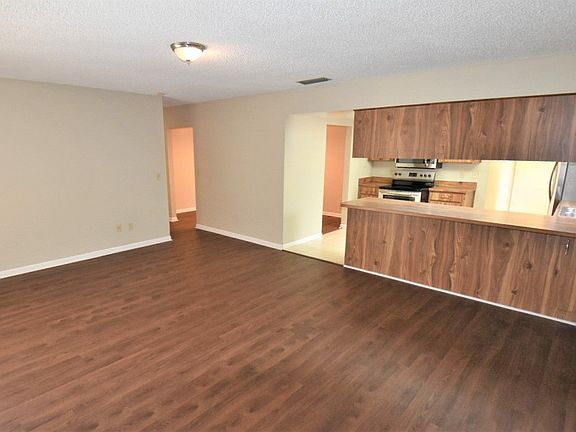 3rd image of 16610 Norwood Dr