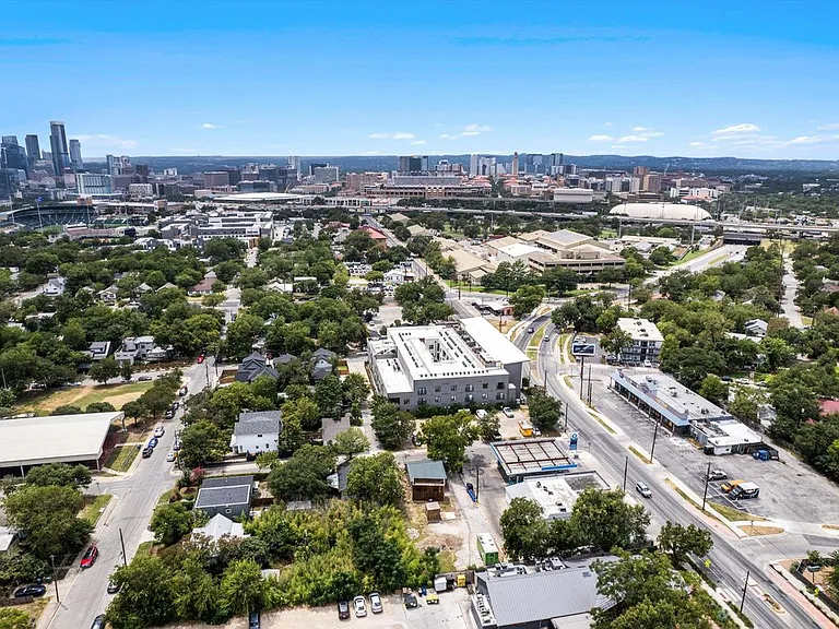 Proximity to UT, Dell Med, and St. David's