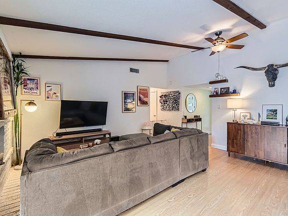 3rd image of 400 Wood Bine Dr