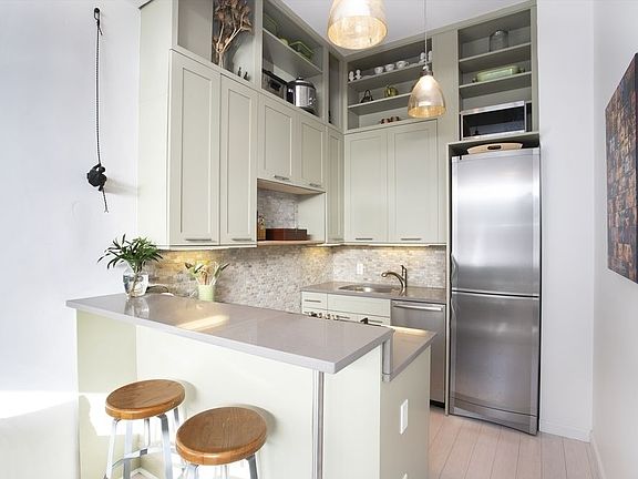 3rd image of 259 Ainslie St #1