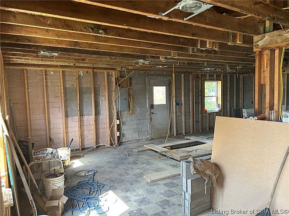 3rd image of 510 E Side E Main Street