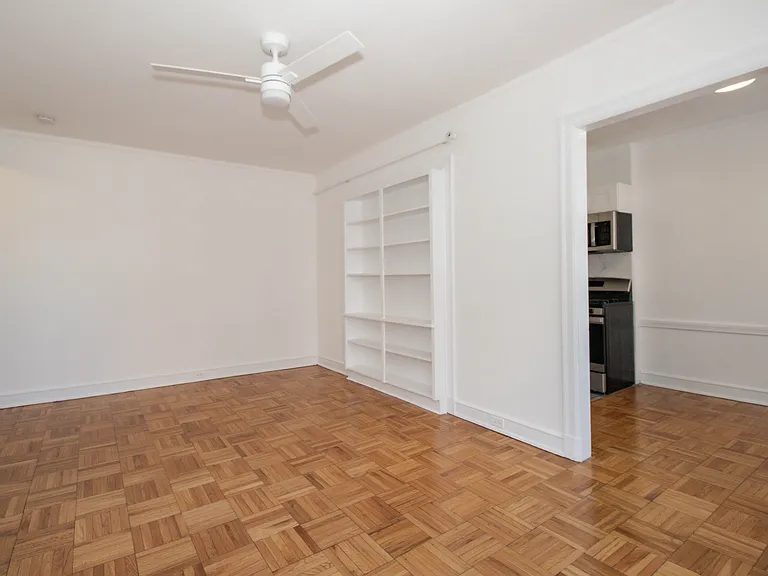1100 N Dearborn — Photo 44