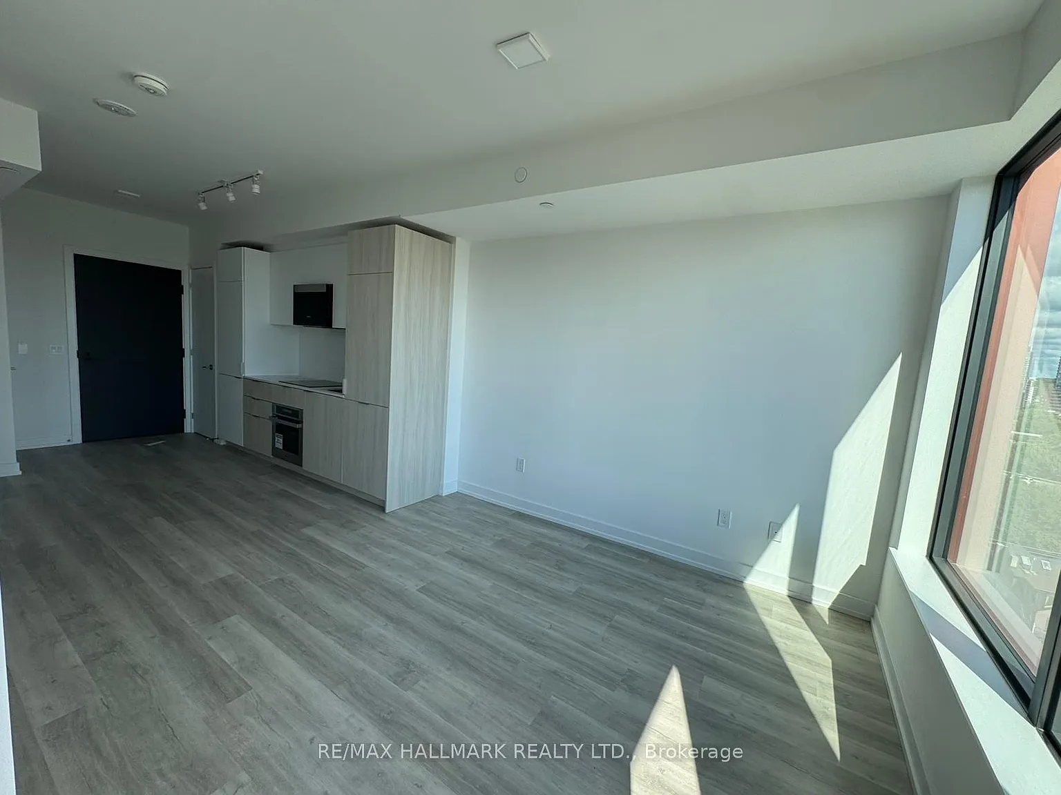 1 bed, $2,300 — Photo 4