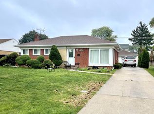 7765 N Nora Ave, Niles, IL 60714