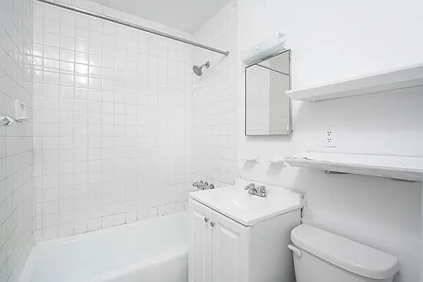 Rented by Waldstar Real Estate LLC | media 8
