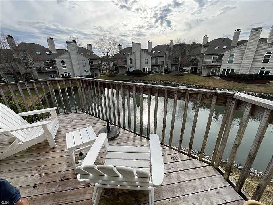 1st image of 469 E Lake Cir