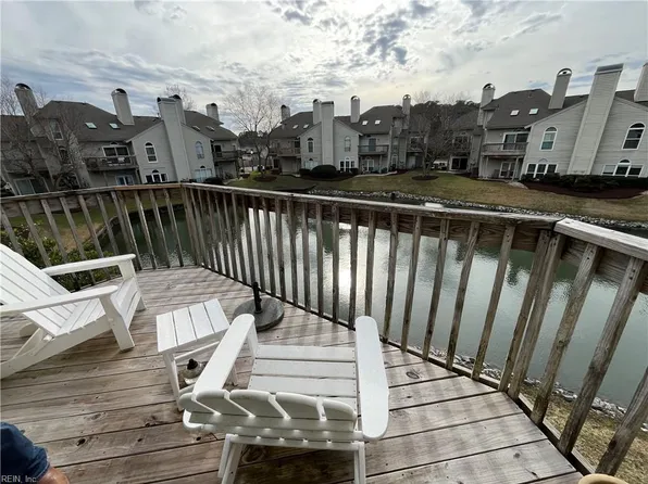 469 E Lake Cir, Chesapeake, VA 23322