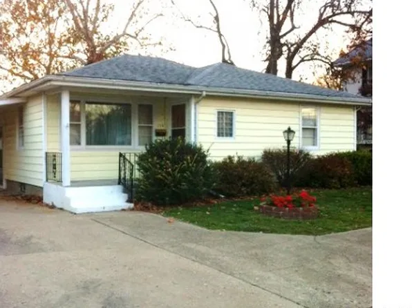 238 S Main St, Palmyra, IL 62674
