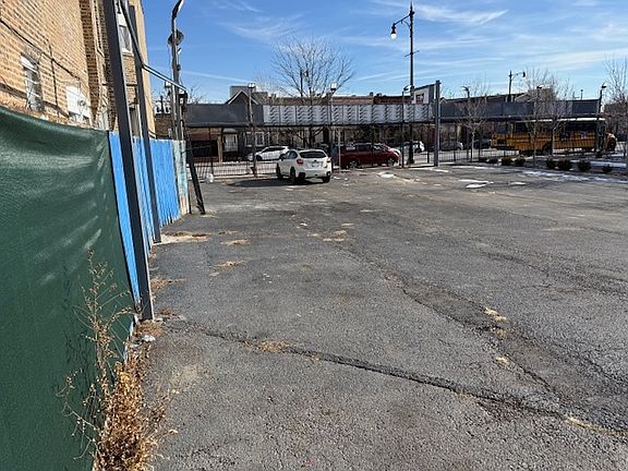 4th image of 2730 N Western Ave