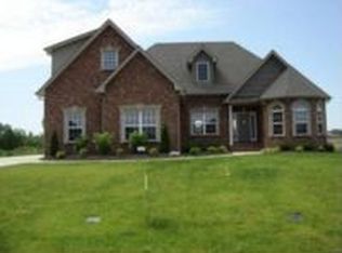1828 Walking Dr, Murfreesboro, TN 37130