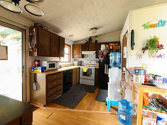 5th image of 9612 SE Holgate Blvd