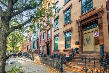 913 Lafayette Avenue