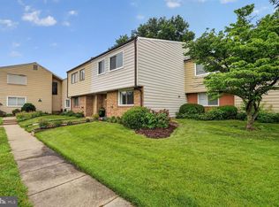 858 Dogwood Ct, Herndon, VA 20170