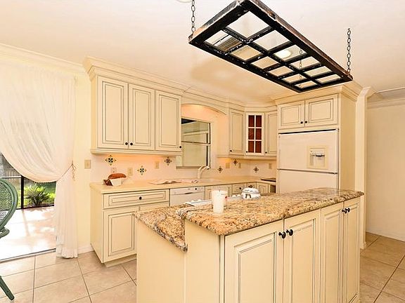 4th image of 4980 Live Oak Dr