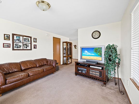 5th image of 20300 NE 109th St