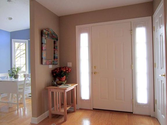 2nd image of 130 Rose Ct