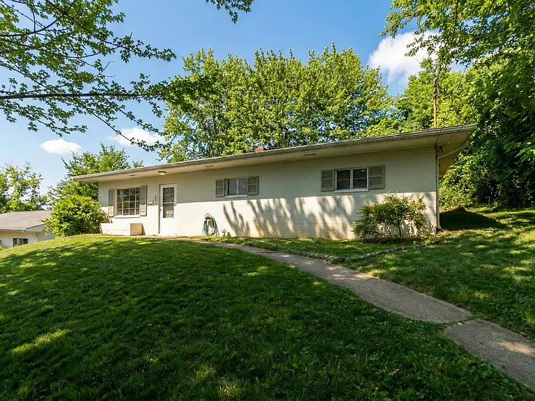 208 N Jefferson St — Photo 4