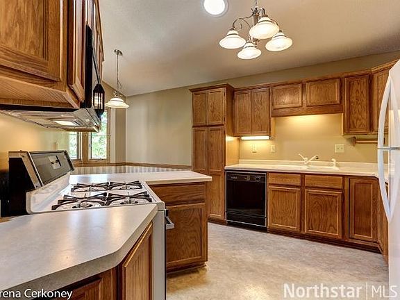 3rd image of 13532 Parkwood Dr