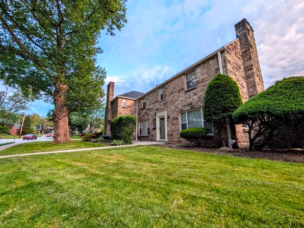 1255 Cochran Rd, Pittsburgh, PA 15243