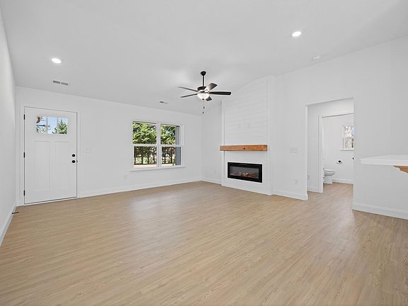 5th image of 131 Old Settle Rd