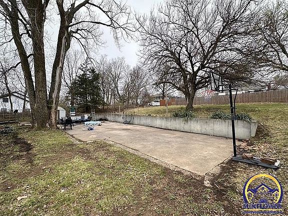 4th image of 708 Warren St