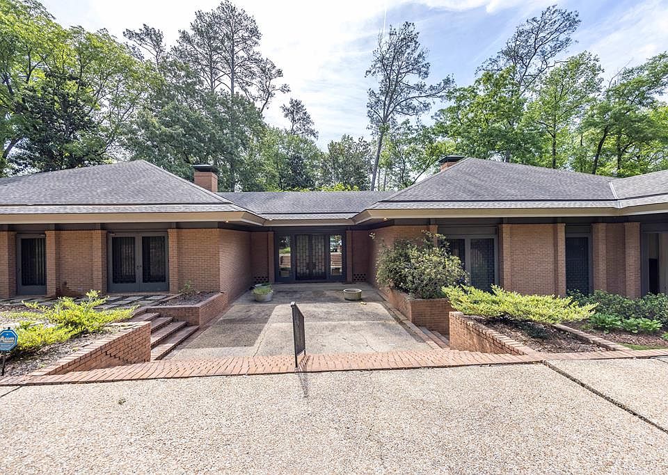 1st image of 2718 Averett Dr