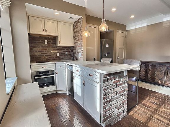 4th image of 320 E 42nd St APT 2511