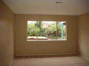 living room/den