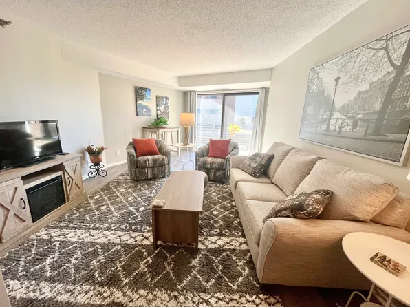 26 10th St W, Saint Paul, MN