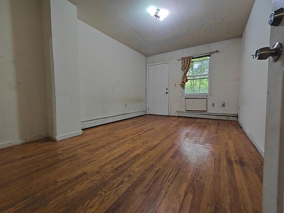 2nd image of 1026 Evergreen Ave #1