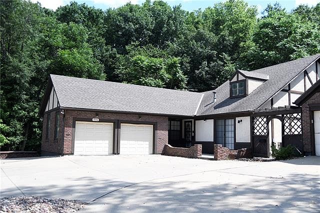 1st image of 7056 Lakeshore Dr