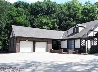7056 Lakeshore Dr, Raytown, MO 64133