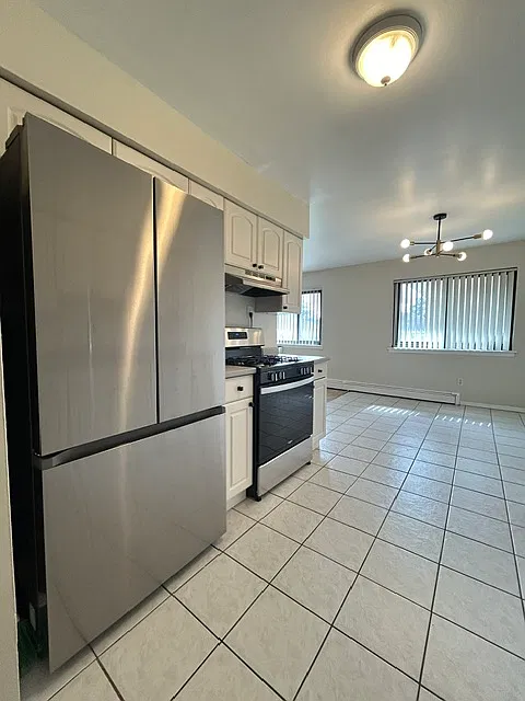 1 bed, 700 sqft, $1,950 — Photo 3