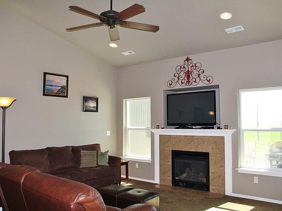 3rd image of 4803 Bragueta Ct