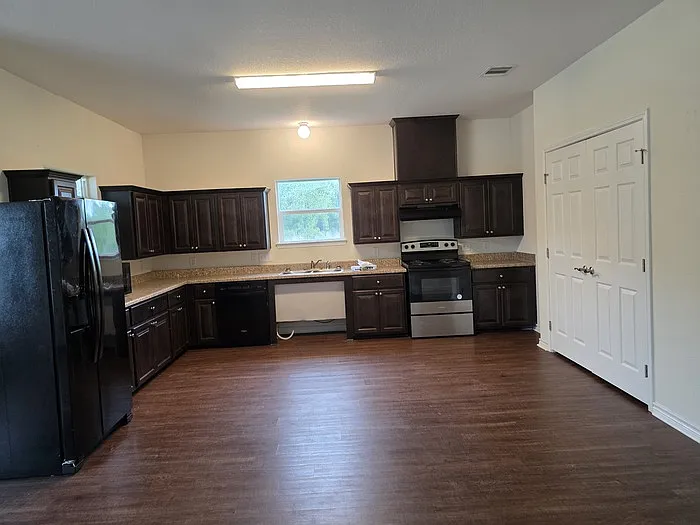 210 Gavin Dr — Photo 3