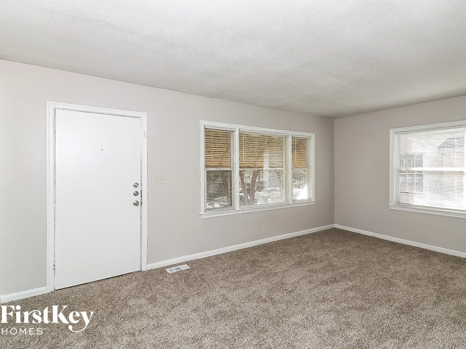3 bed, 1.0 bath, 1141 sqft, $1,795 — Photo 2