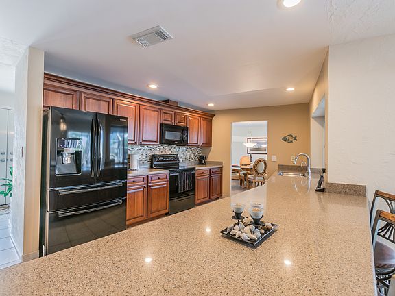 4th image of 6308 Wisteria Ln