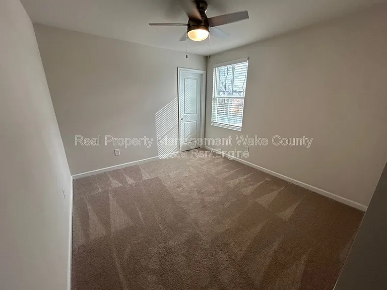 262 Hunting Wood Dr — Photo 17