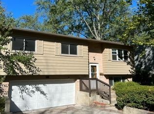 714 Circle Dr, University Park, IL