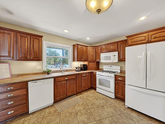 4th image of 1558 N Bay Dr