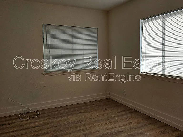 126 W 10th St — Photo 7