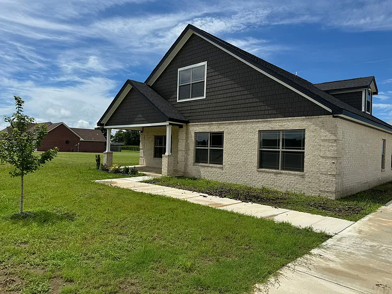 111 Chandlor Cir — Photo 1