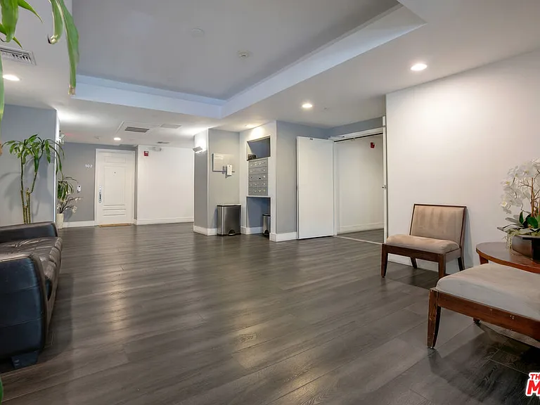 1430 S Beverly Glen Blvd #303 — Photo 17