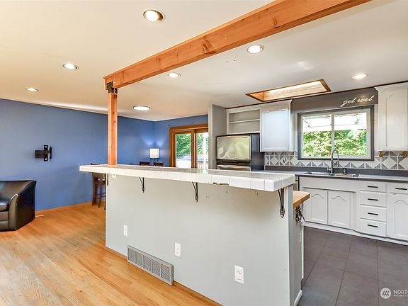 3rd image of 20619 4th Avenue S