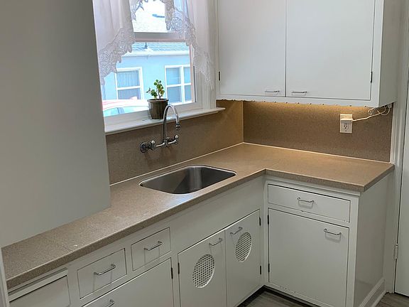 2nd image of 434 N San Mateo Dr