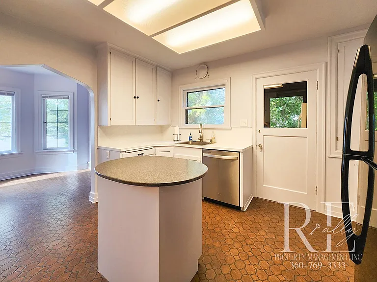 9051 Sunset Ln NW — Photo 17