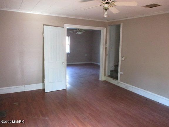 2nd image of 208 W South St
