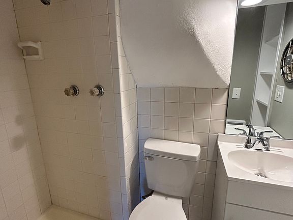 4th image of 4606 California St APT 6