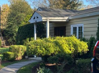 9901 Blake Ln, Oakton, VA 22124