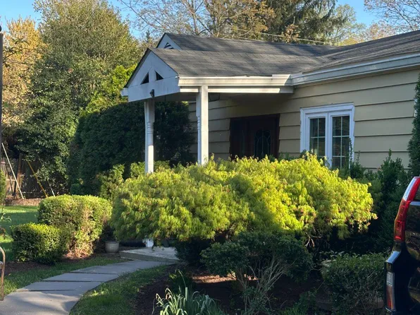 9901 Blake Ln, Oakton, VA 22124